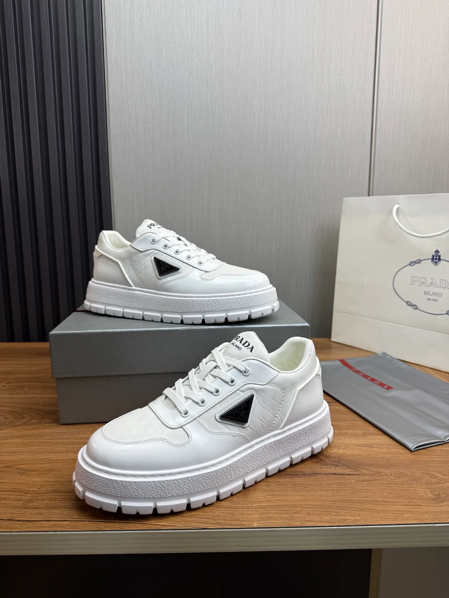 Men's shoes 💰580💰 [PRADA] Autumn and winter hot men's shoes shipped 👏Official website synchronized ⬆️Original fly-woven cowhide fabric + cowhide lining, 1⃣️:1⃣️reproduction, original sole, 38-45 (45. Customized, non-refundable)